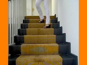 Shit in the stairwell in the white, transparent pants