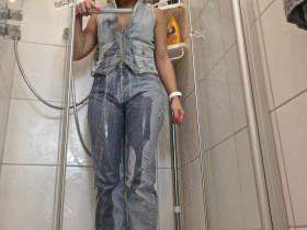 Vorschaubild vom Privatporno mit dem Titel "Jeans Shower" von nylon_schlampe