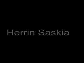 Herrin bearbeitet deine Hoden-Nadeln mit Strom!