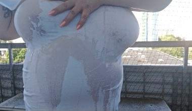 Weisses Shirt & Wasser