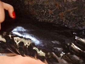 Latex Socks Me**erize