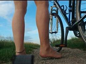 Notgeiler Nylonjunge auf der Fahrradtour 2020 ** Strumpfhose **