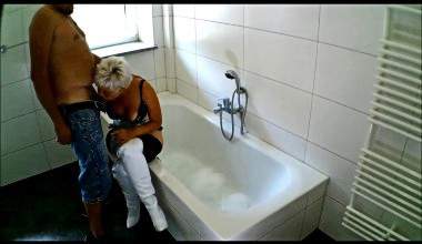 Wetlook Bitch braucht dringend Sperma!