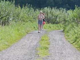 Vorschaubild vom Privatporno mit dem Titel "Joggen und Pissen User wunsch" von checkerstute