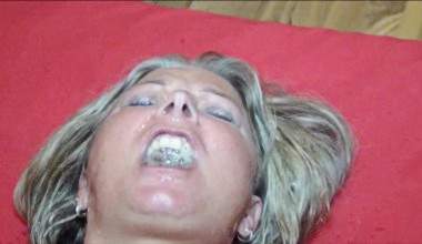 Extrem Throatfuck mit Pisse und Sperma!