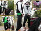 Straßenpisserei: Boys Pissing in Public Park
