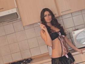 Vorschaubild vom Privatporno mit dem Titel "Vom Nachbarn beim Rauchen bespannert!" von XelinaRox