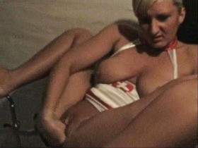 Vorschaubild vom Privatporno mit dem Titel "Nurse fistet sich auf dem GYNSTUHL" von AssAngel22