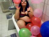 Bathing in balloons