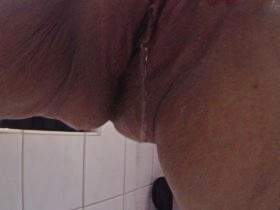 Horny meaty thick piss pussy pisses in the shower