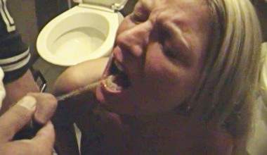 Von 3 Männern als Pissschlampe benutzt worden