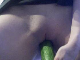 Vorschaubild vom Privatporno mit dem Titel "Geil auf Gurkenfick" von EvilBitch