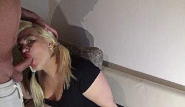 Schülerin bezahlt Nachhilfelehrer mit Blowjob