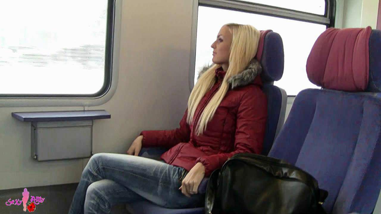 Sexy_Amy - MIDDLE OF THE TRAIN FUCKED!