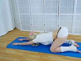 Disturbed during yoga 4 - ass and pussy stretched to wild orgasm