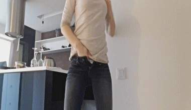 BlondeBebeJeansPoop