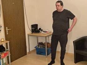 Stehend im Büro