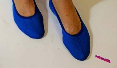 Micro Swimsuit und Vibrator in Dusche