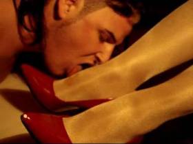 Vorschaubild vom Privatporno mit dem Titel "Cum auf meine roten Heels" von Deine-Chefin