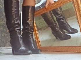 Toe Tapping Boots Wrinkles