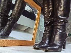 Toe Tapping Boots Wrinkles