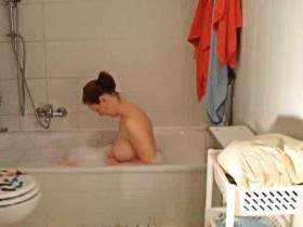 Vorschaubild vom Privatporno mit dem Titel "Mit Zuschauer! Ölmassage Titten und Arsch" von Kathi-81