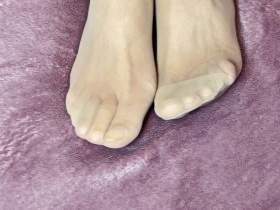 Meine Füße und Zehen in Nylons