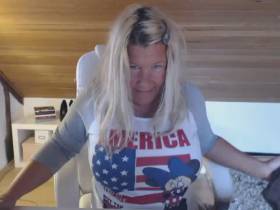 Vorschaubild vom Privatporno mit dem Titel "Micky Mouse mit großen Ohren" von Deine-Chefin