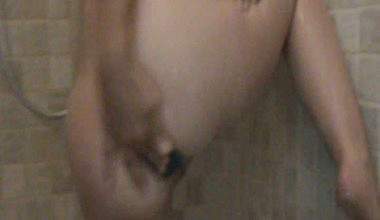 Analsex unter der Dusche