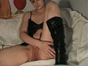 Vorschaubild vom Privatporno mit dem Titel "Im Minikleid gepinkelt" von GeileDiana