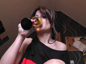 Vorschaubild vom Privatporno mit dem Titel "Mein SEKT" von nylon_schlampe