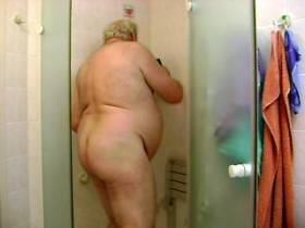 Jerk off in the shower