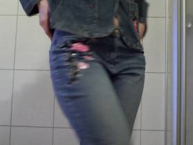 Vorschaubild vom Privatporno mit dem Titel "Etwas Dirtytalk in Jeans" von EvilBitch