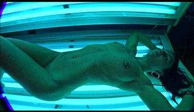 unterm Solarium angespritzt