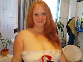 Vorschaubild vom Privatporno mit dem Titel "Lauter Pissstrahl aus behaarter Fotze" von sexyvenushuegel