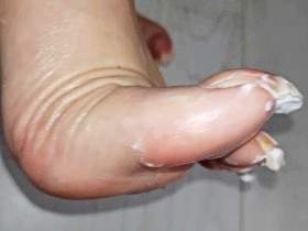 Creamy Barefoot