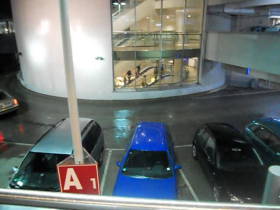 Artistischer Publicpiss in luftiger Höhe(nicht nachmachen)