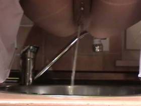 Vorschaubild vom Privatporno mit dem Titel "Spuele mit Pisse eingeweiht" von nylon_schlampe