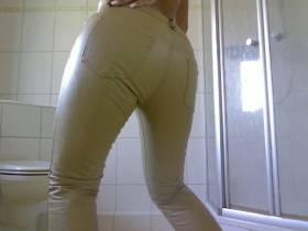 Vorschaubild vom Privatporno mit dem Titel "Ein wenig Leder Miss Sixty" von EvilBitch