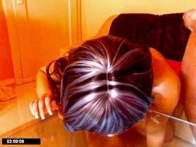 Vorschaubild vom Privatporno mit dem Titel "Sperma lecken vom Glastisch" von AssAngel22