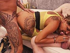 Jenny sahnt doppelt ab