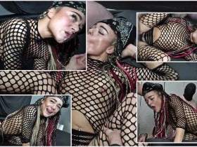 Squirting skinny teen Cathaleya lets it flow