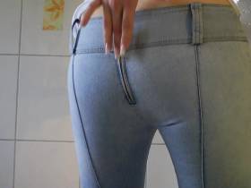 Vorschaubild vom Privatporno mit dem Titel "Helle M60 voll gepisst" von EvilBitch