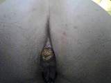 Der pralle Arsch kackt im close up