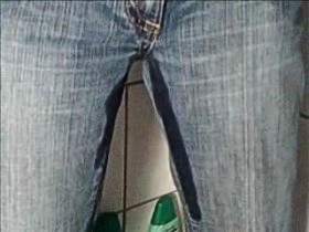 Vorschaubild vom Privatporno mit dem Titel "Die Jeans vollgepisst" von Steffi4U