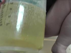 Vorschaubild vom Privatporno mit dem Titel "700ml Pipi gemacht" von sexyvenushuegel