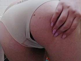 Anna shits in white panties