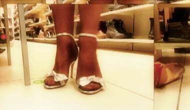 ZEIG HER DEINE FÜSSE