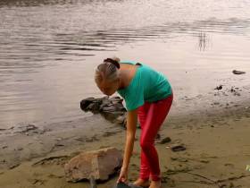 Christina in roter Slinkystylez Leggins und Waders