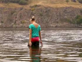 Christina in roter Slinkystylez Leggins und Waders